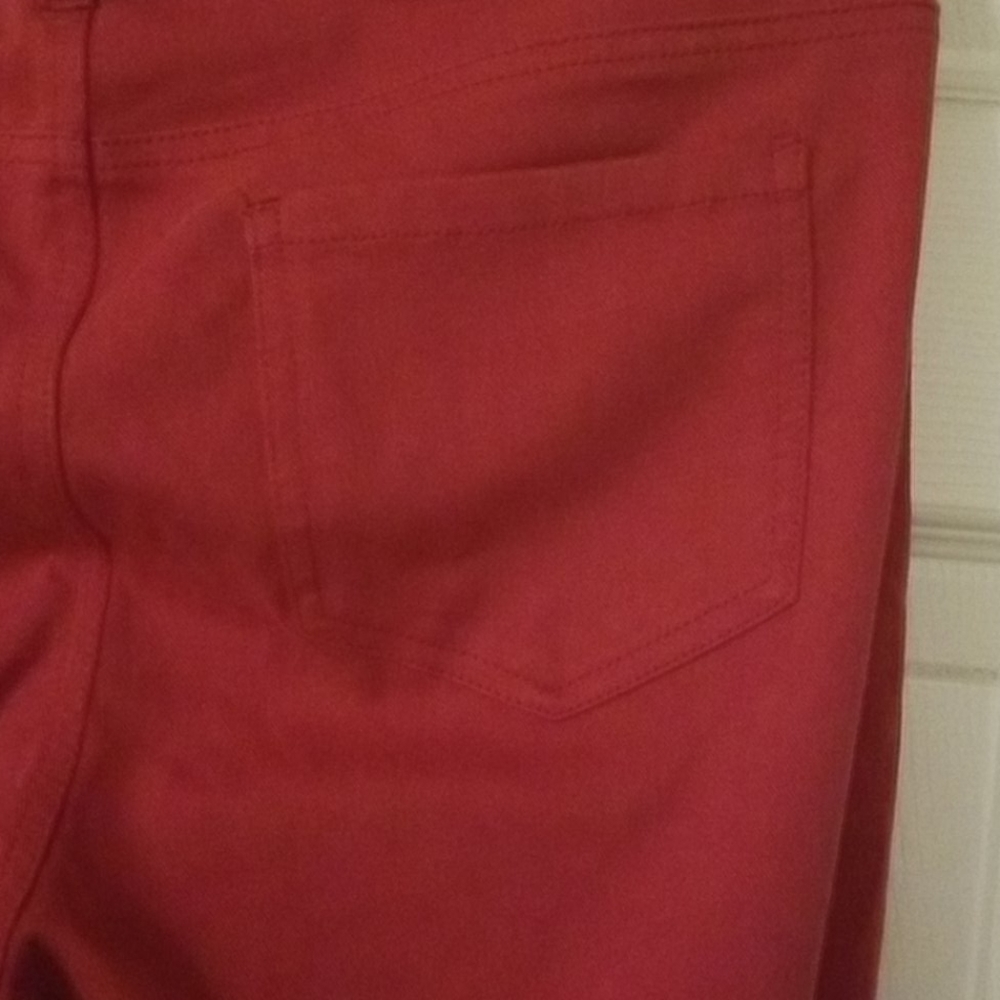 Red capris - Picture 3 of 3